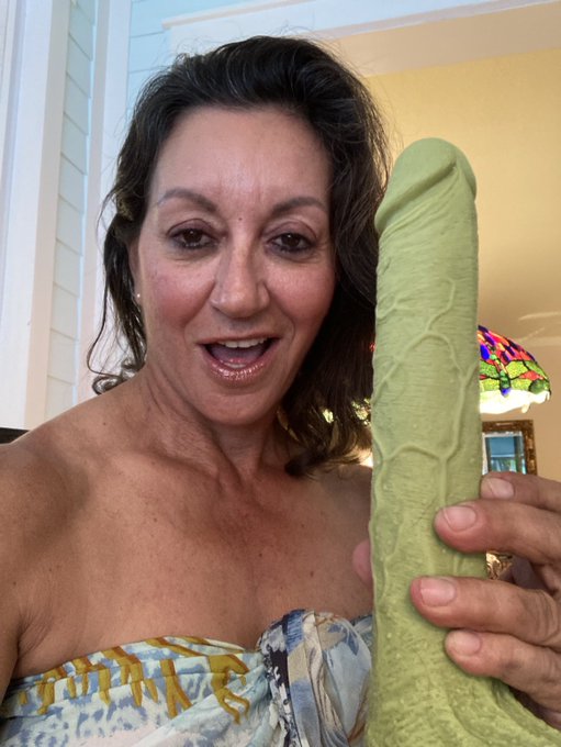 It&rsquo;s almost Saint Pattys day, so I&rsquo;m going live on only fans with my Irish cock https://t.co/sJ9rKkc