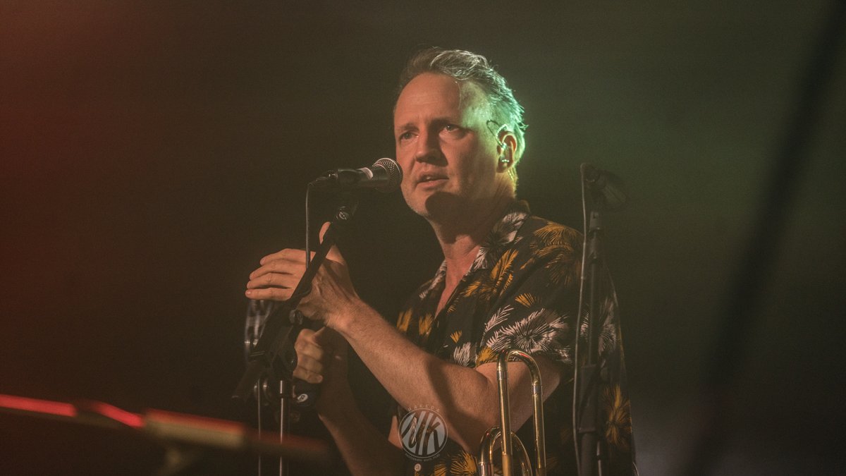 VerdaderaLocura's tweet photo. Que la música tiene la capacidad de curar es un hecho, y más si es la de @thecatempire 😻 La banda aterrizó en la @LaRivieraSala y nosotros no quisimos perdernos la cita del viernes, en la que estuvieron acompañados por #StephStrings ❤️🔥 ➡ https://t.co/aujim82cuB
📷 @AMakedaMk https://t.co/KJlXSkDYMN