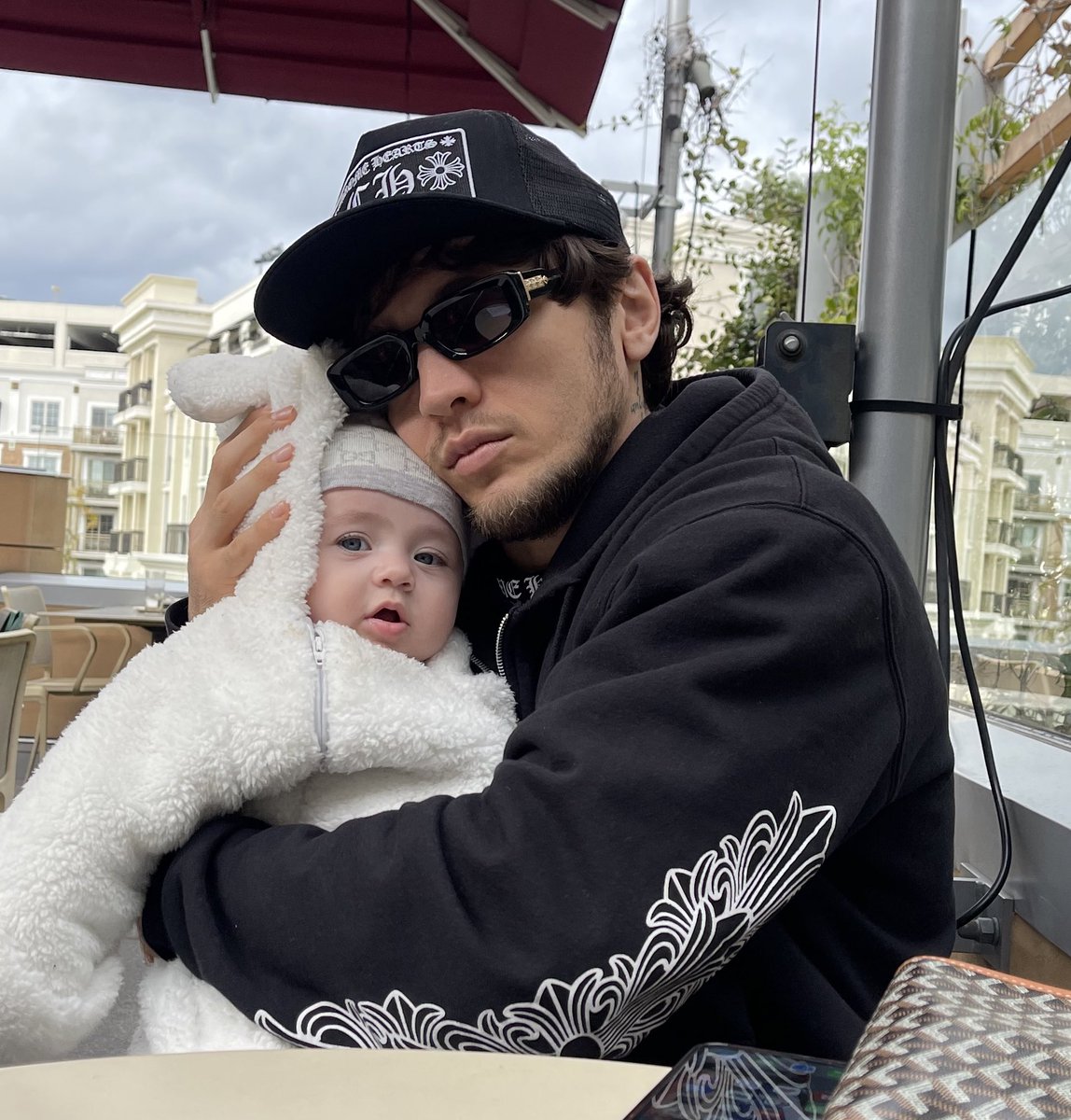 melsik_the_gun's tweet photo. 👼❤️ https://t.co/0tFtaFcX3k