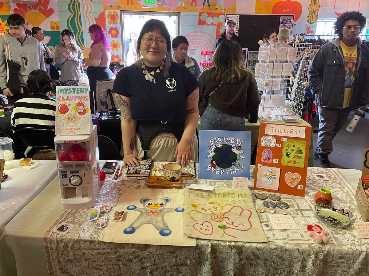 ReynoldsSandbox's tweet photo. Even a bit of rain can’t keep Reno from supporting local businesses. @kierjournalism covered Canada Hall’s Thrift and Sip event today at the Holland Project @hollandproject https://t.co/DtFR2auhJE