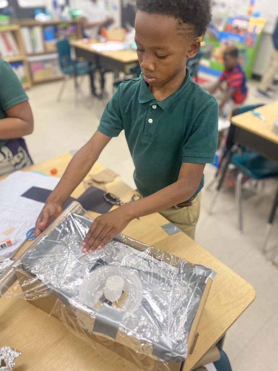 DDavisTeaches's tweet photo. We wrapped up our Heart Energy unit by making solar ovens in Room 9! It’s always a great day to be a @heardelementary gator!  💚🐊 https://t.co/Tn4FCjKmD1