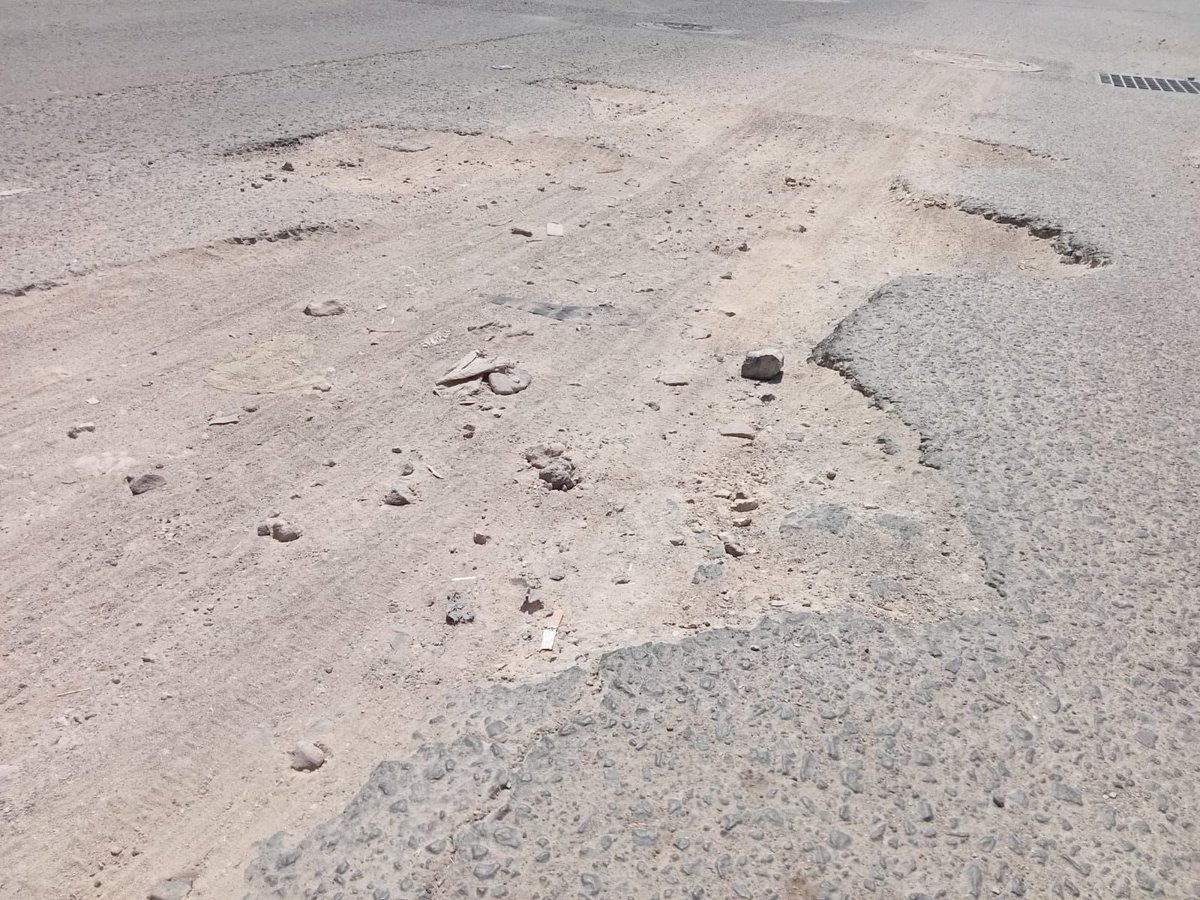 angel2987's tweet photo. @cea_qro Favor de realizar bacheo en la colonia Jardines Del Valle entre paseo de la aurora y jardín del Ángel ya que hace 3 meses taparon una fuga de agua y dejaron baches. Se anexan Evidencias. https://t.co/uGV4F5AOk0