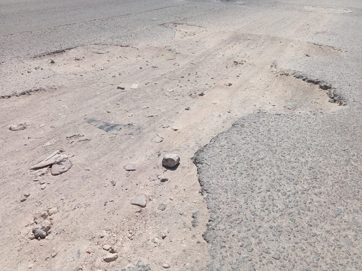 angel2987's tweet photo. @cea_qro Favor de realizar bacheo en la colonia Jardines Del Valle entre paseo de la aurora y jardín del Ángel ya que hace 3 meses taparon una fuga de agua y dejaron baches. Se anexan Evidencias. https://t.co/uGV4F5AOk0