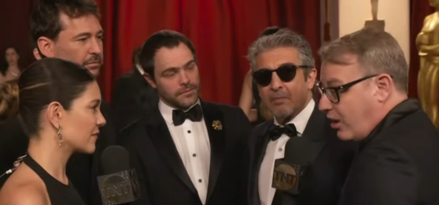 _Blackmac's tweet image. Momento Spiderman en la red carpet!
El mismo hombre en ambos lados del mostrador!
#FrameFatale