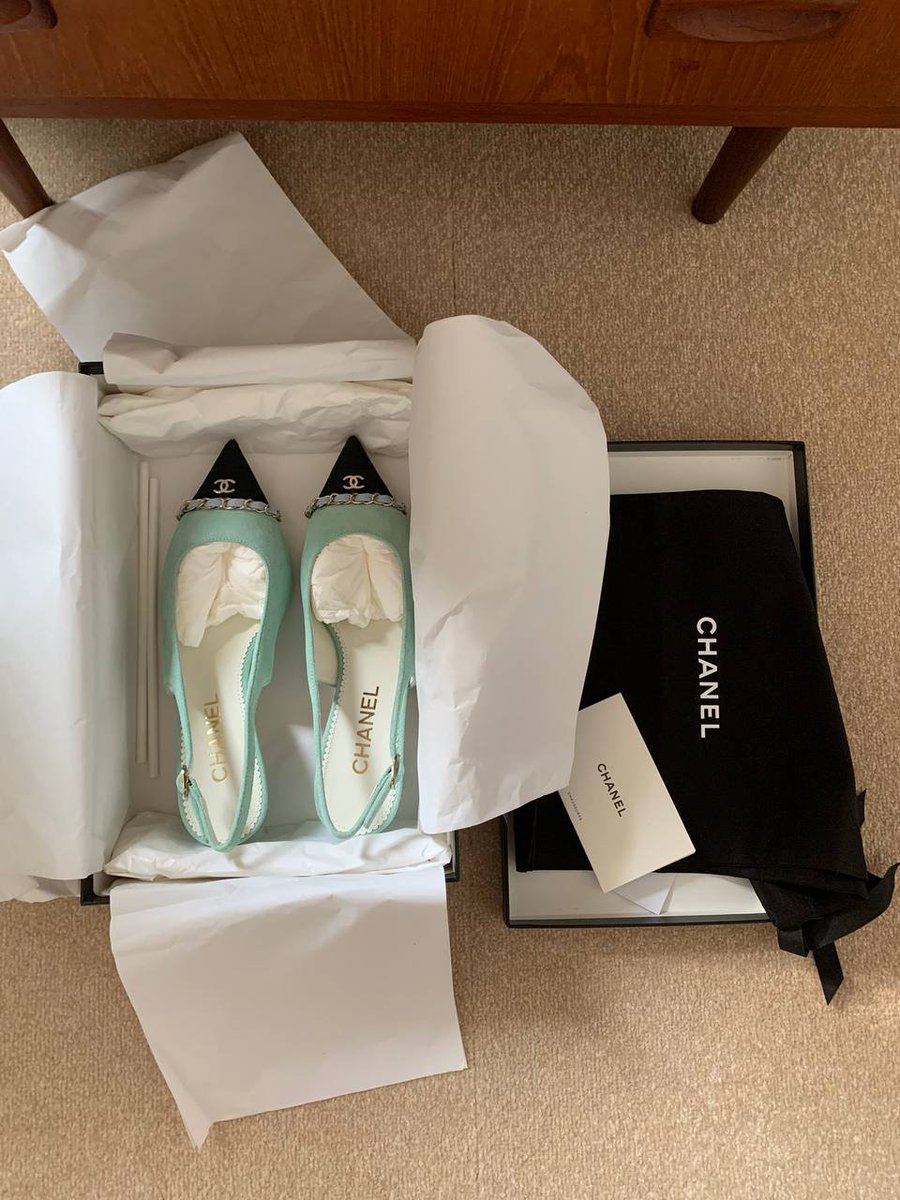 Hyojin1346's tweet photo. A pair of shoes I like very much😊 https://t.co/xdHFc98Bw0