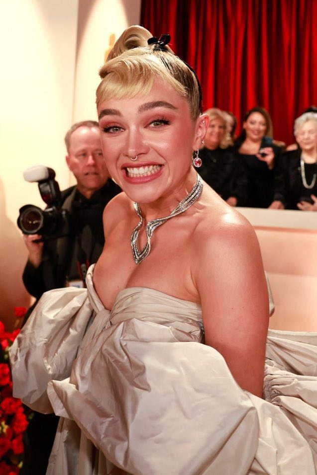 bestofpugh's tweet photo. florence pugh is the cutest https://t.co/2Goas9Grwq