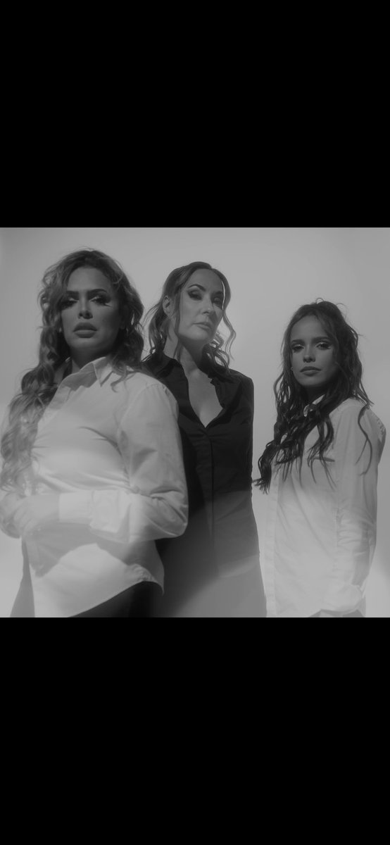 RosarioMohedano's tweet photo. Gracias infinitas !! 
100000 visualizaciones ,n25 en tendencias musicales de YouTube , +de 8000👍🏽y para mi lo más emocionante los 1173mensajes d amor,empatía,fuerza y respeto hacia este trabajo que habéis acogido muchos como himno.
En 2días habéis hecho que #Dequevas vuele alto https://t.co/JPv5BH5UrO