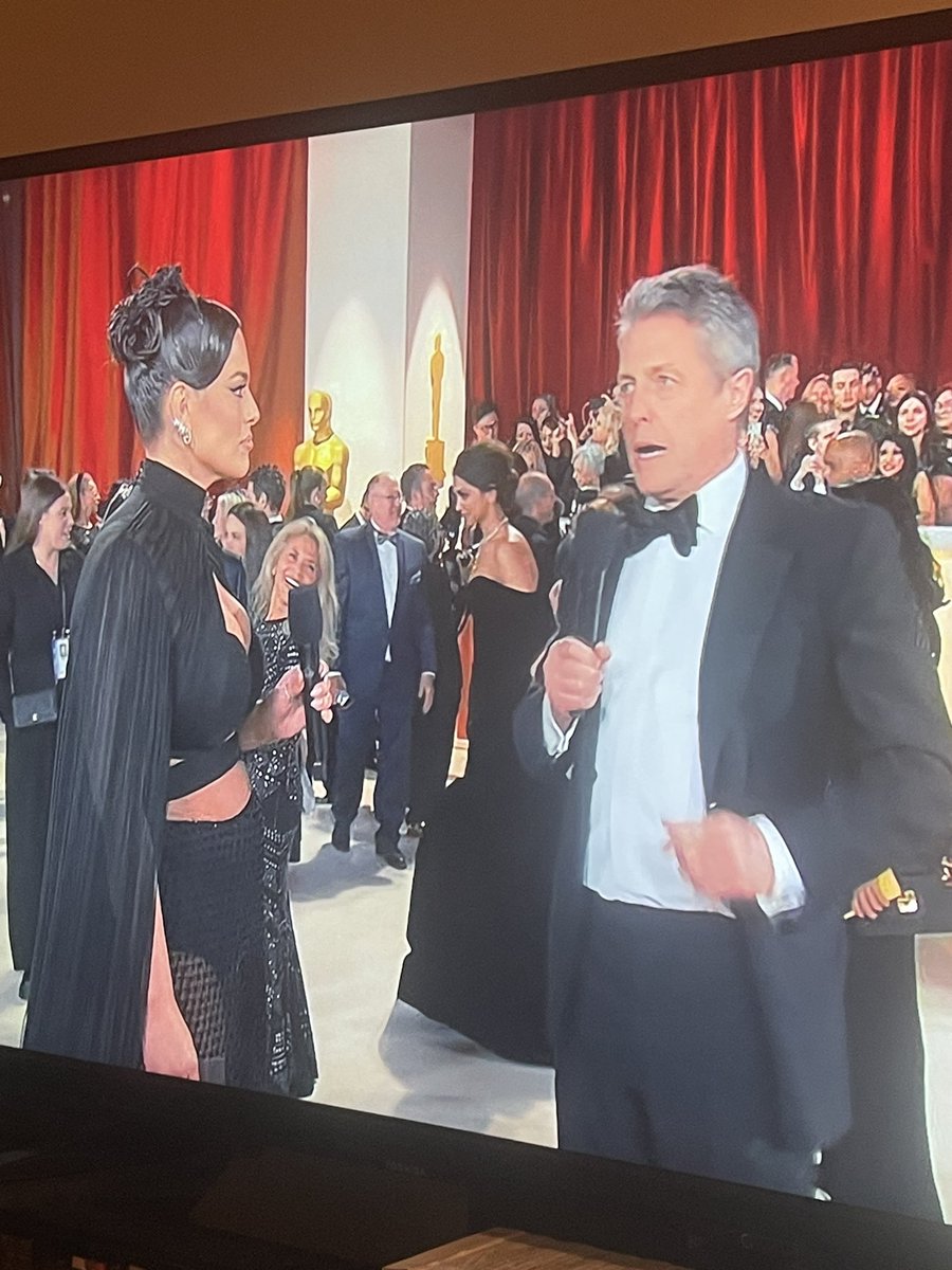 Lmao Hugh Grant appears to be shocked they are asking him questions during an interview wow what a dick #oscars