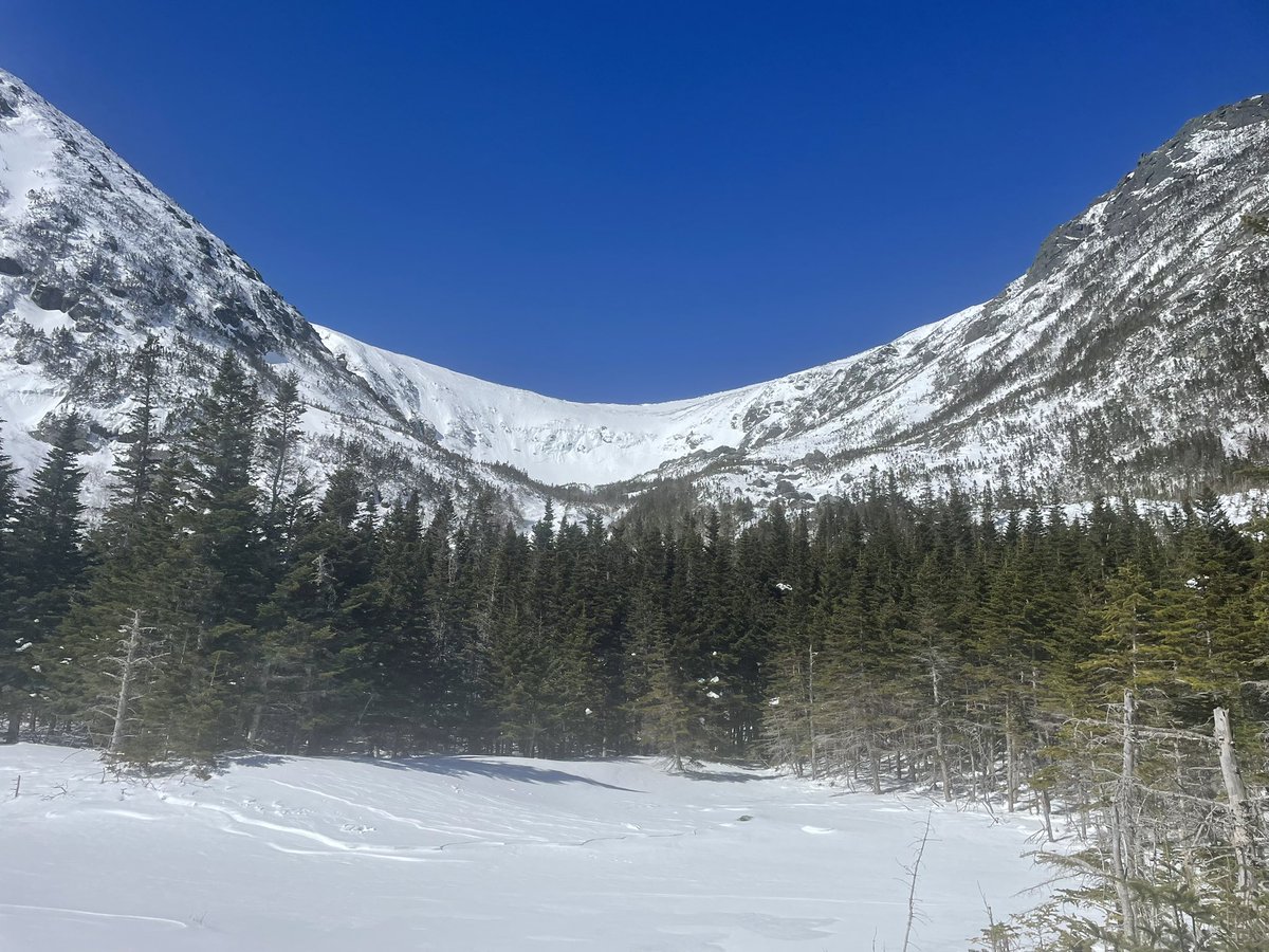 ssutner's tweet photo. We had this view for lunch today #tucks #Sherbie #alpinetouring #skithewhites #hikethewhites #skinthewhites thanks @Blizzardski @RoxaBoots #folkrm https://t.co/TIIVHmIRLW