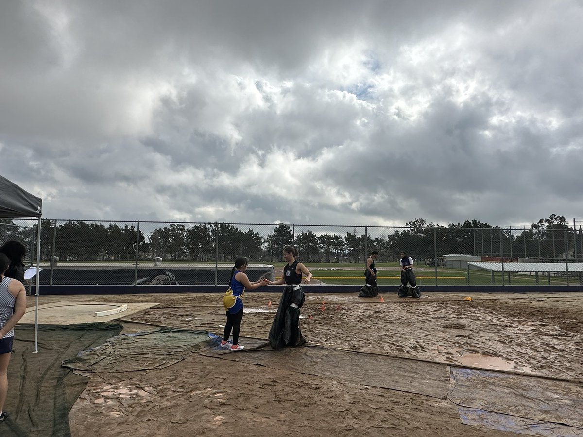 Shout out to some of our volunteers who braved through the weather to make kickoff classic possible!! @MilesplitCA <a href="/PrepCalTrack/">Rich Gonzalez</a> <a href="/sports_rchs/">RCHS Sports</a> <a href="/RanchoHSCougars/">Principal Aikens</a>
