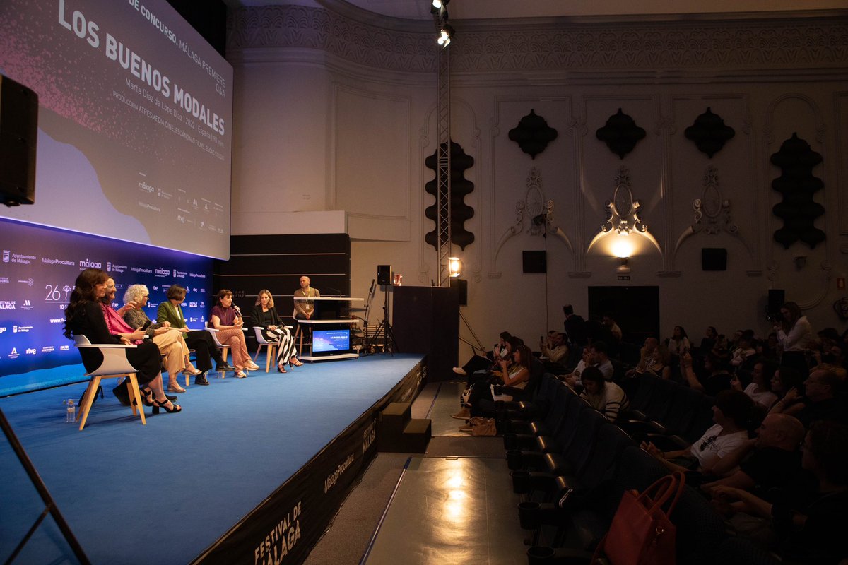festivalmalaga's tweet photo. 👁️ Esta tarde se ha presentado en la Sección Oficial Fuera de Concurso - Málaga Premier la película ‘Los buenos modales’, de la directora rondeña Marta Díaz de Lope en la sala 1 del @CineAlbeniz. El encuentro con el público ha estado marcado por las risas y los aplausos https://t.co/jSA2yFficu