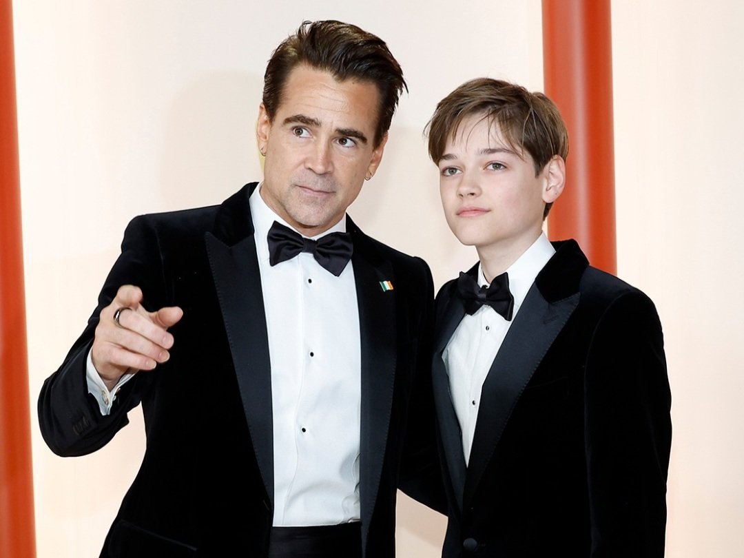 Yay! The boys are here! Colin with his son Henry on the Champagne Carpet for the #Oscars 
Good luck! 🍀 #TheBansheesOfInisherin