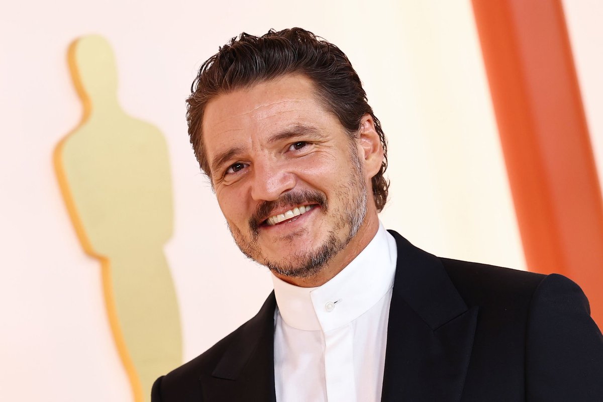 larapio_mn's tweet photo. Pedro Pascal já marcou sua presença no Oscar. #Oscars https://t.co/IRm1WWWq6G