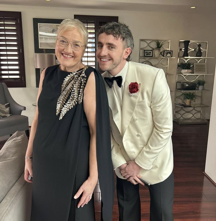 Paul Mescal and his lovely mum ahead of tonight’s #Oscars 🥰