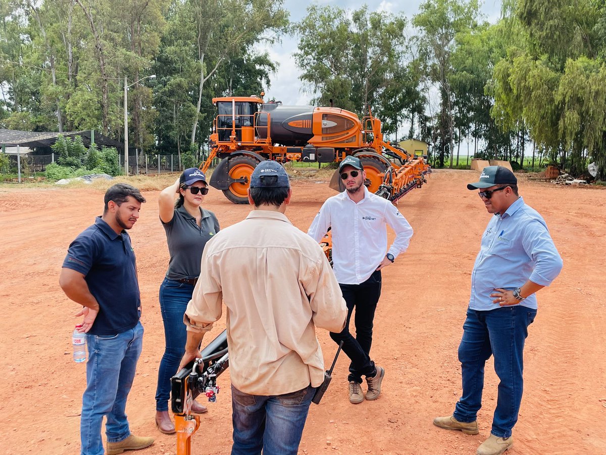 antonio_chies's tweet photo. 👍🏽🇧🇷momentos de aprendizado e troca de informações, momentos únicos na experiência profissional de qualquer um! Grande Rodada Técnica sobre tecnologia de Aplicação da #Inquima &amp; #PlantecAgricola 🏆✅ com a Presença Fundamental do Pesquisador #UlissesGandolgo👍

#PiauiQueProduz https://t.co/BovIxN41IP