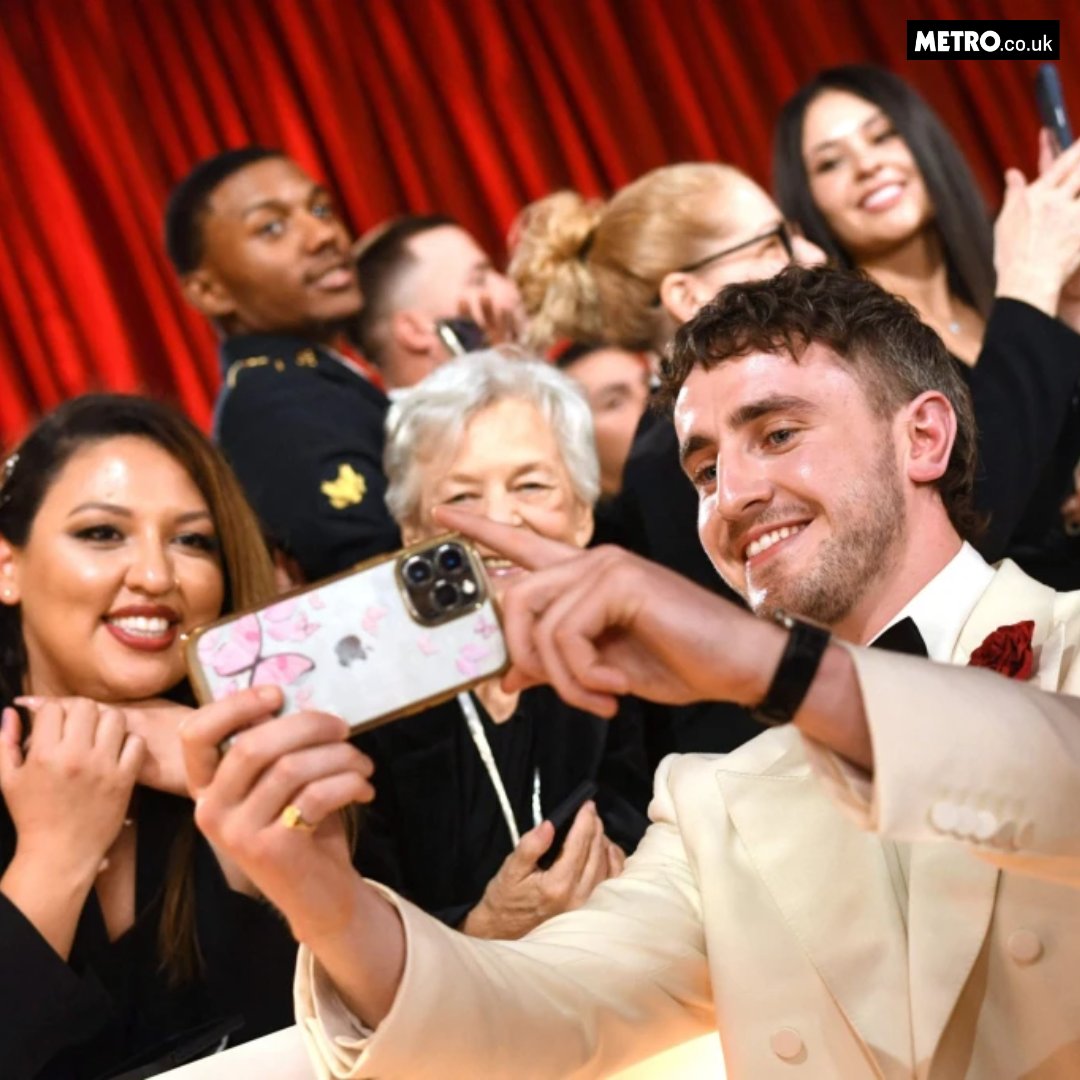 Best Actor nominee Paul Mescal has graced the #Oscars red carpet, and he couldn't resist a cheeky selfie 🤳