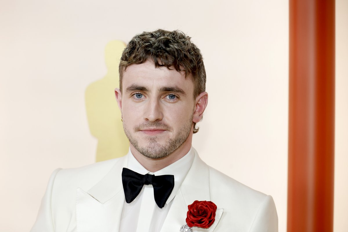 Oh my god the baby mullet! The rose! The white suit! Paul Mescal you will always be famous #Oscars