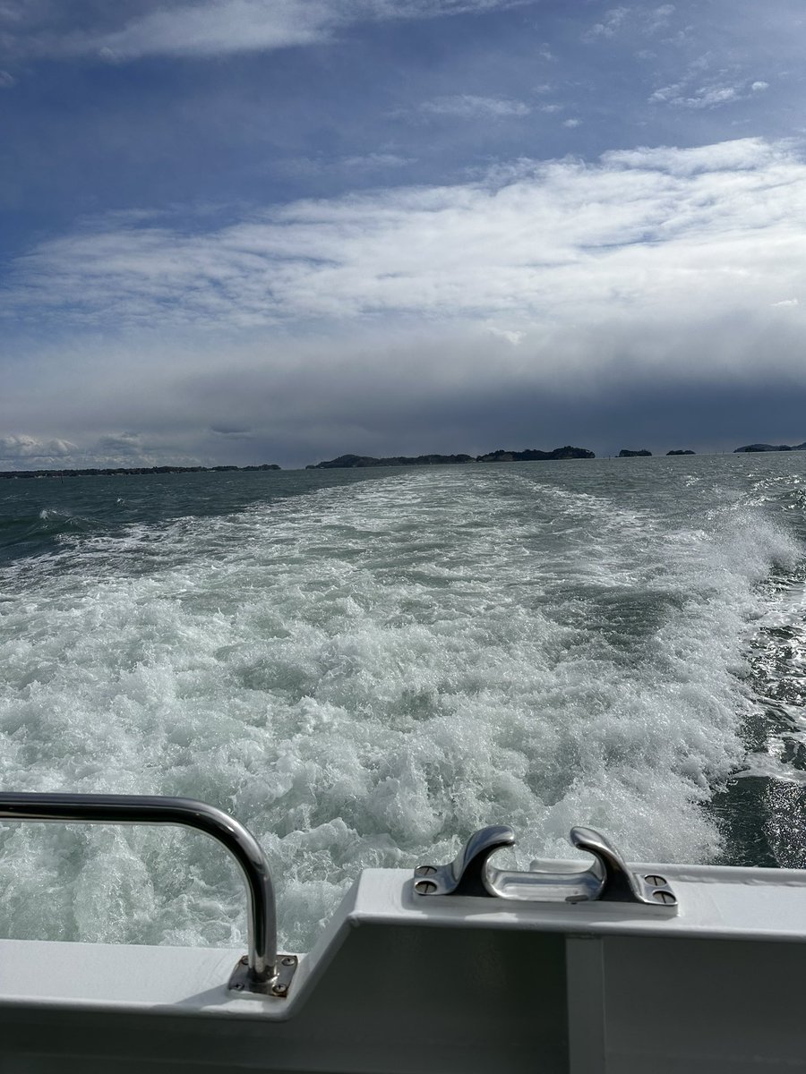 yu3111535's tweet photo. #塩釜漁港　#坂上忍　#サンドウィッチマン  #宮城　#旅番組　#松島　#旅番組
朝市で坂上忍さんとサンドウィッチマンさんを発見👀拝めてとってもラッキーな気持ちに🤞 https://t.co/xry2lmjaXH