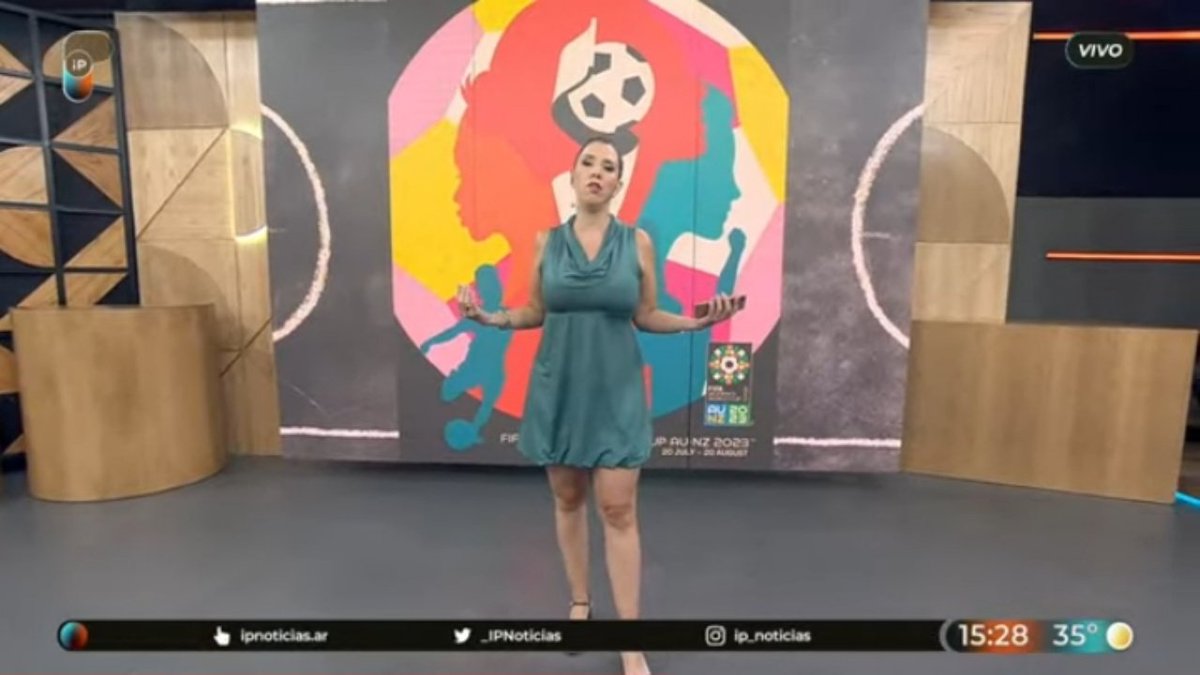 SoyMaxiFalcon's tweet photo. Ame este Plano de @aldyvflores presentando la Imagen del proximo Mundial de Futbol Femenino en #DBLF ⚽️ PD: ¡Felicitaciones, Puntera! https://t.co/VIplhq9T1o