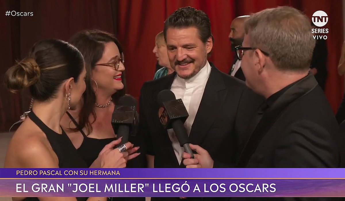 Lbaini's tweet photo. Pedro Pascal y su hermana Javiera Balmaceda, productora de Argentina, 1985, ahora en la red carpet!

Sí, junto a otro productor de la película, Axel Kuschevatzky 😍
#Oscars https://t.co/o20jFk64TB