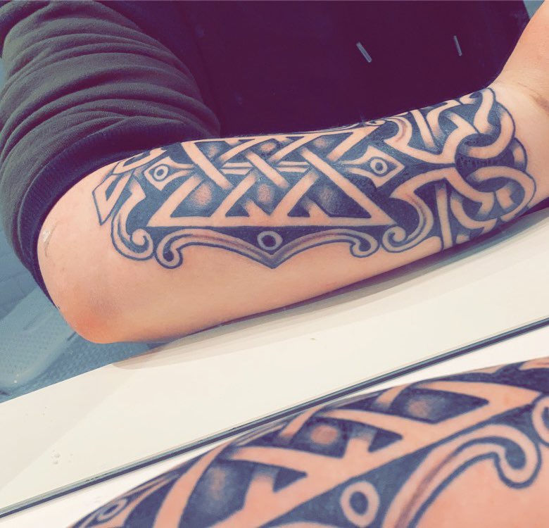 Monkey_XDD's tweet photo. Sup. Unfortunately I installed the app again to share a few images, or in this case my tats.

Some people wanted to see them so ig I can show them to you all. One on my left arm and one on my right forearm and shoulder. https://t.co/dBUMseWpqy