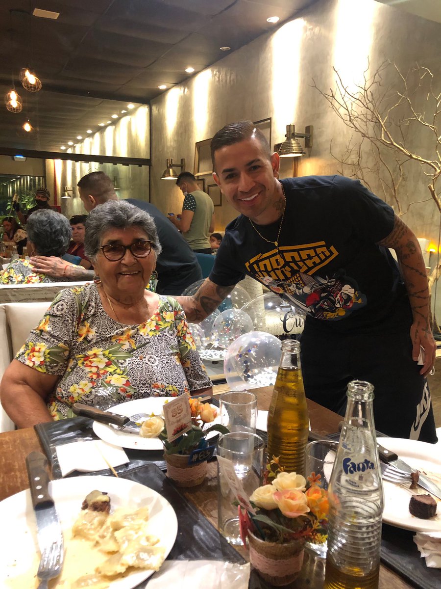 Mi abuela saliendo en foto conmigo // Mi abuela con Derlis Gonzalez