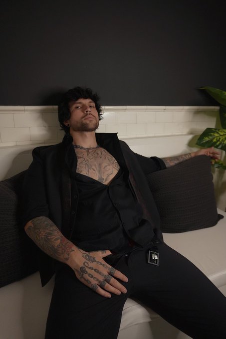 Have a seat https://t.co/RlerdUEOkz