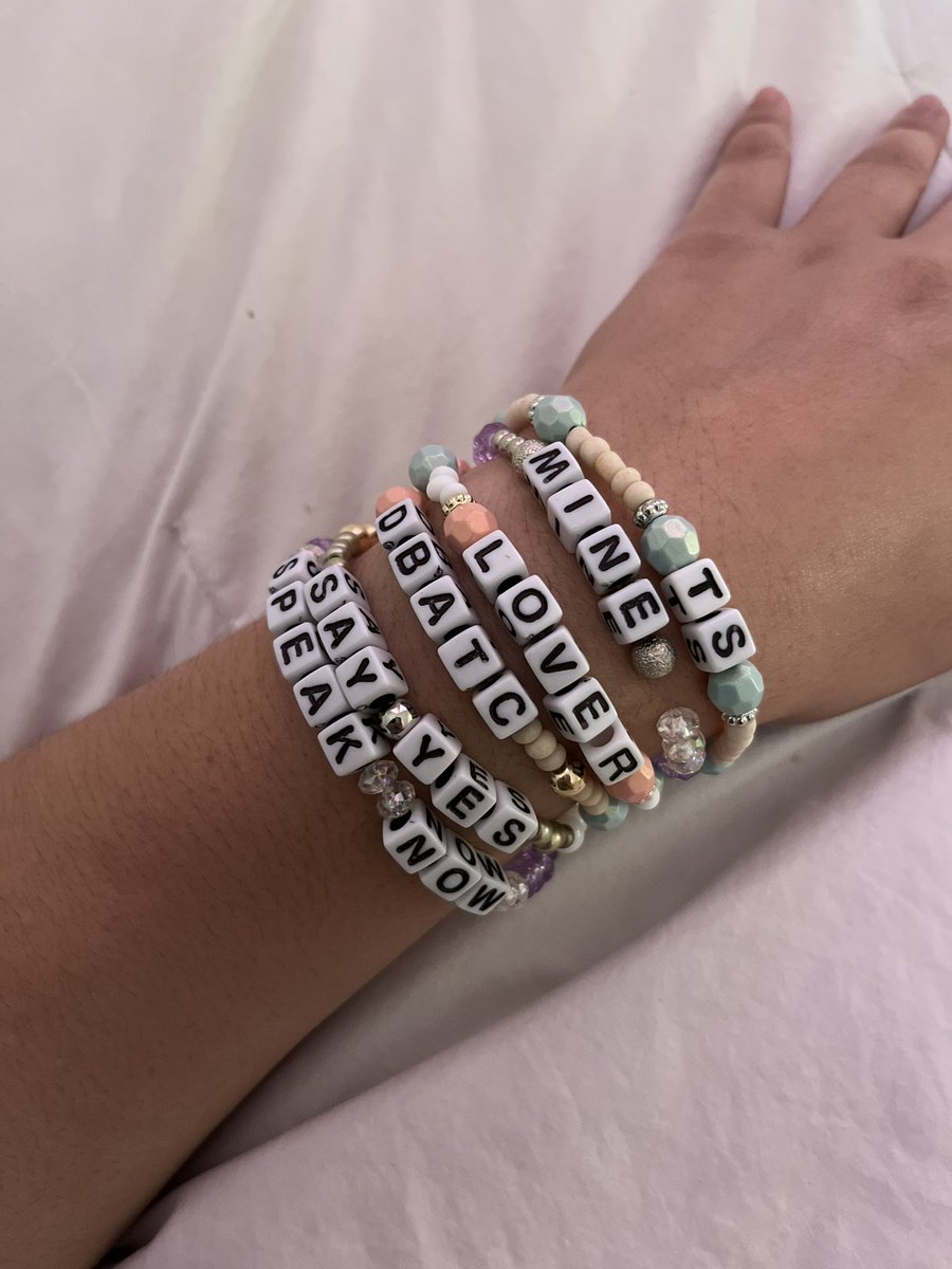 KristaCorbello's tweet photo. time to make the friendship bracelets since it’s the final countdown to #TSTheErasTour https://t.co/vWyBAQzmPw
