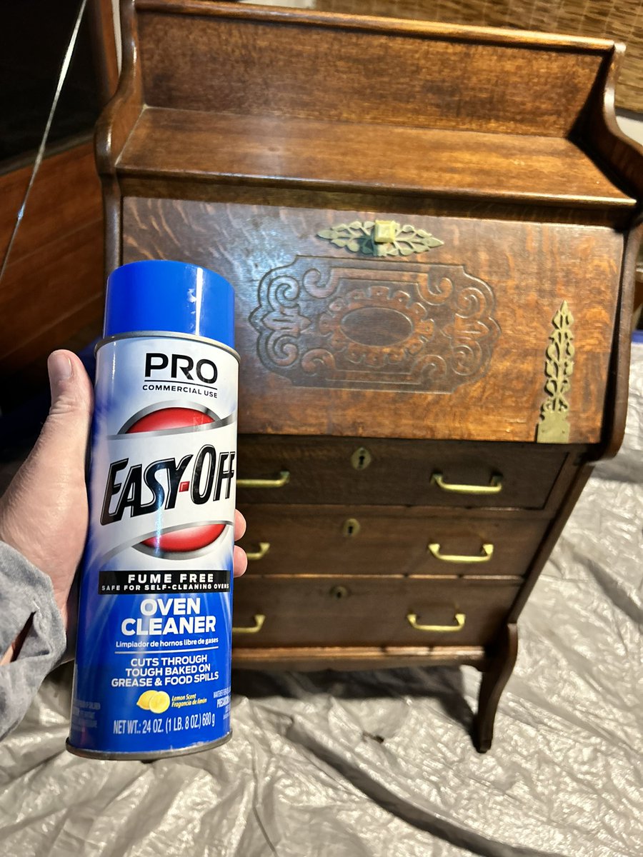 brett_devito's tweet photo. The Lady is away for the NIGHT & I think i'm gonna strip her down! 🤓@ThisIsReckitt #sundaynightstripping #Oscar #stripper #Oscars2023 #stripping 🤔 #easyoff ahhh... https://t.co/UjZ5ZXQyLF