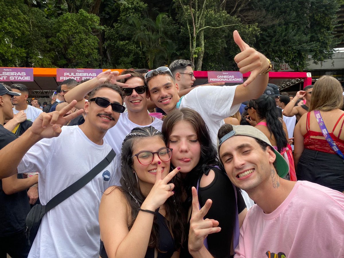 LeyPrado's tweet photo. nem rendeuuu #fanfarra https://t.co/N050iFSa5G