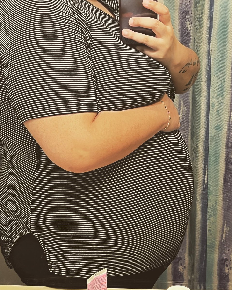 kbreezlaf's tweet photo. 20 weeks today with Rowan Nanci 💜 Halfway there! https://t.co/shARVHaf3b