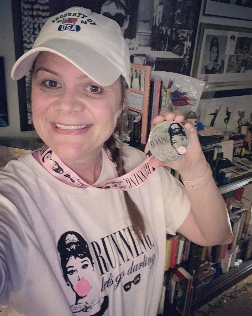 averyfan's tweet photo. I had to do this 5K. I’m gonna keep the medal by my #AudreyHepburn wall instead of with my other medals. I’m thankful it’s now lighter later since I didn’t get home until after 5 but knew I had plenty of time to get a run in before it got anywhere close to dark. 💕 #iRun4movement https://t.co/yB6Yjb6Snq