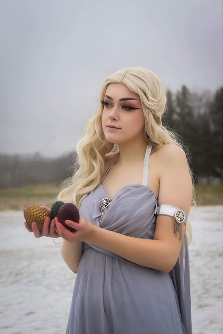I take what I want with fire and blood 🩸🔥  NSFW photos will be live tonight on my site! 🥵  https://t<a href="/tag/gameofthrones"class="tags"><span>#gameofthrones</span></a><a href="/tag/cosplay"class="tags"><span>#cosplay</span></a><a href="/tag/daenerystargaryen"class="tags"><span>#daenerystargaryen</span></a><a href="/tag/cosplaymode"class="tags"><span>#cosplaymode</span></a>