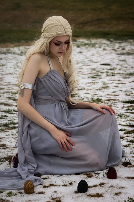 I take what I want with fire and blood 🩸🔥  NSFW photos will be live tonight on my site! 🥵  https://t<a href="/tag/gameofthrones"class="tags"><span>#gameofthrones</span></a><a href="/tag/cosplay"class="tags"><span>#cosplay</span></a><a href="/tag/daenerystargaryen"class="tags"><span>#daenerystargaryen</span></a><a href="/tag/cosplaymode"class="tags"><span>#cosplaymode</span></a>