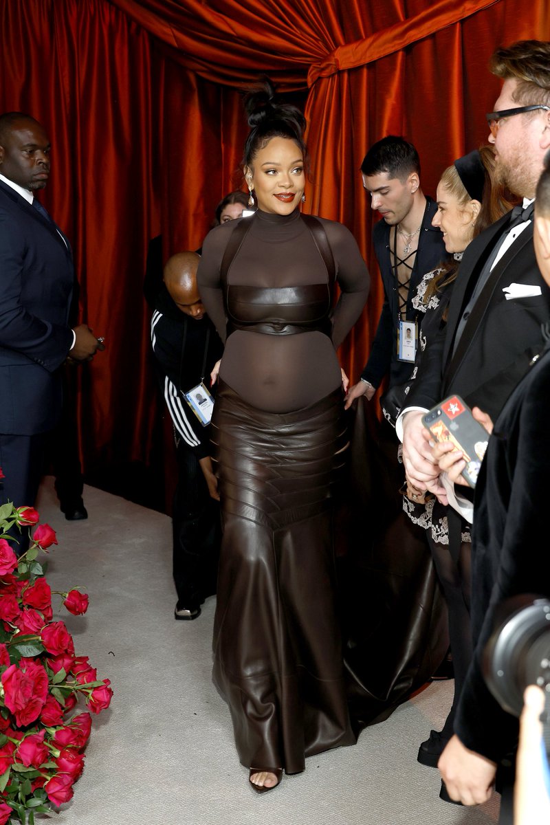 SinnamonCouture's tweet photo. Rihanna #Oscars #Lifemeup https://t.co/iV3fu7g3Im