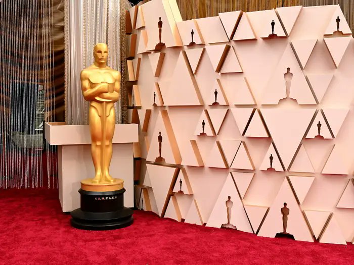 robert pattinson looks so fine at the #Oscars