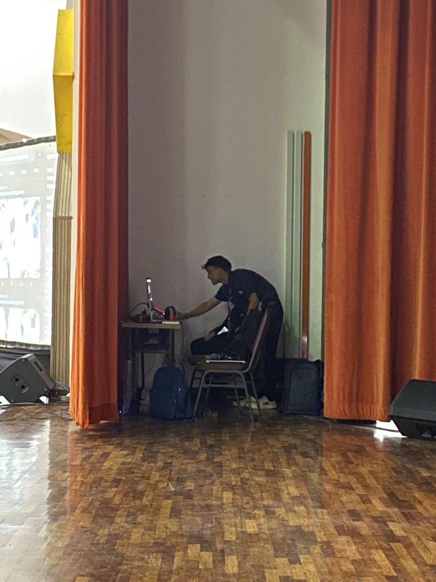 adibgent's tweet photo. Sebab xde sapa ambik gmbr PM yg duty belakang tirai 🫠✨ #mdskudratku #palamcouncil #langitpalam23 https://t.co/jdM06p7ZFs