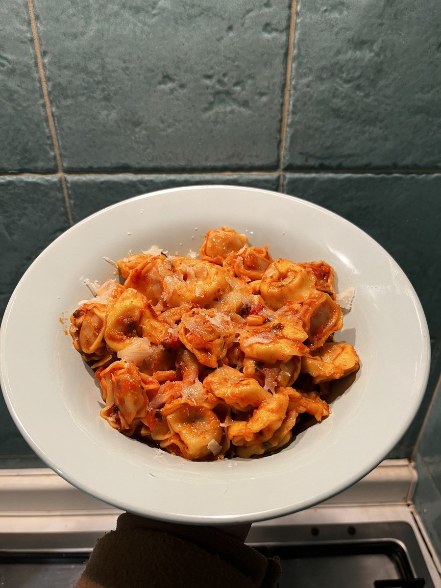 HodzaVanessa's tweet image. Thinking back to the meals I used to make for myself in my early collage years… kukura kwakanaka. Cause we’ve definitely upgraded! #studyabroad #studenthack