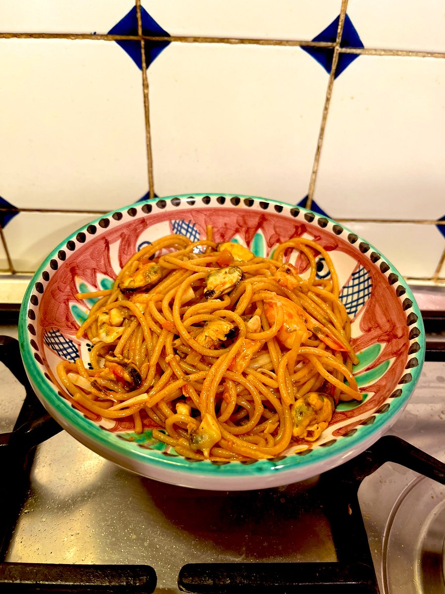 HodzaVanessa's tweet image. Thinking back to the meals I used to make for myself in my early collage years… kukura kwakanaka. Cause we’ve definitely upgraded! #studyabroad #studenthack