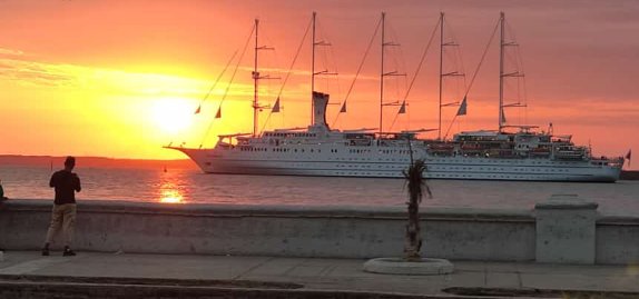 FernandezMaryde's tweet photo. Con un domingo de colores 🌈 concluyó la #FeriaDelLibro en #Cienfuegos. Un fin de semana cargado de libros, arte, poesía, música de la buena, payasos, baile, mar y amor 🥰 🎵 Libro Cienfuegos #MejorEsPosible #YoVotoEl26 Cultura Cienfuegos https://t.co/hsDNZWIFTN