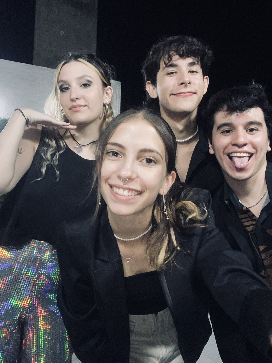 inesramella's tweet photo. #4YearsChallenge @RodriOtero @CostantinoSofii @agusleonard1 https://t.co/pyT1wbLDHa