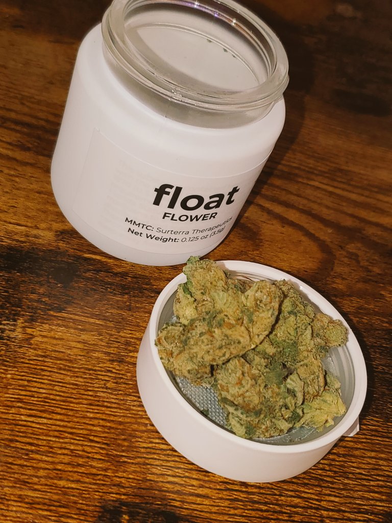 TheArtofTerps's tweet photo. Animal Larry from @surterra . Grabbed this over the weekend and its probably my favorite Premium Indoor strain that they carry. 
25% THC &amp; 2.3% Terps. https://t.co/kIQcNohhbC