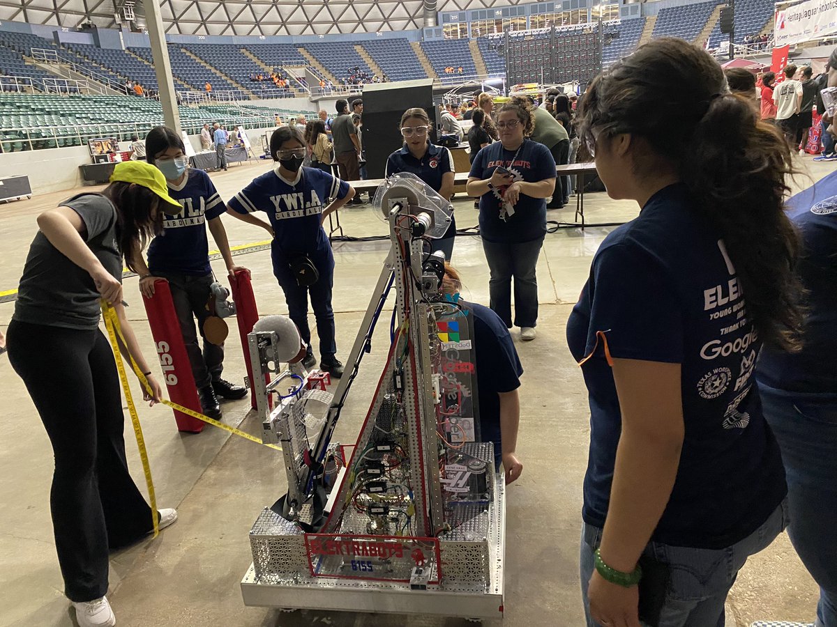 ElektraBots's tweet photo. Day 1 of competition in Belton, Texas!! We put in use of our new trailer to pack our tools and robot to our competition making transportation way more efficient! Before being able to compete we went through multiple inspections as well as setting up the pit.  #WomenInSTEM #FRC https://t.co/7gnbBtp6Rd
