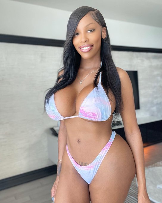 Come taste me daddy 😋 https://t.co/pH0I3gZUI1