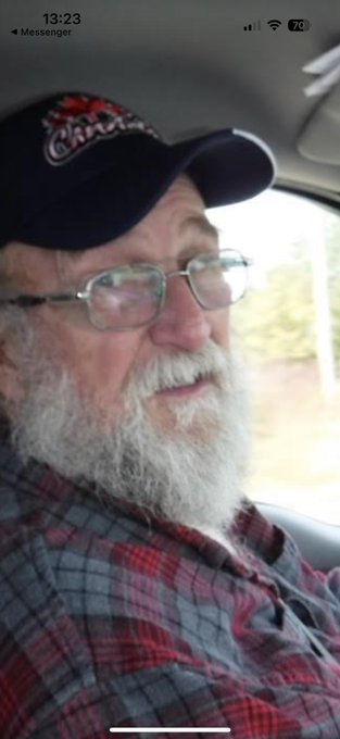 I screenshot this oldman’s profile photo when he told me I was too old to  online, but now I