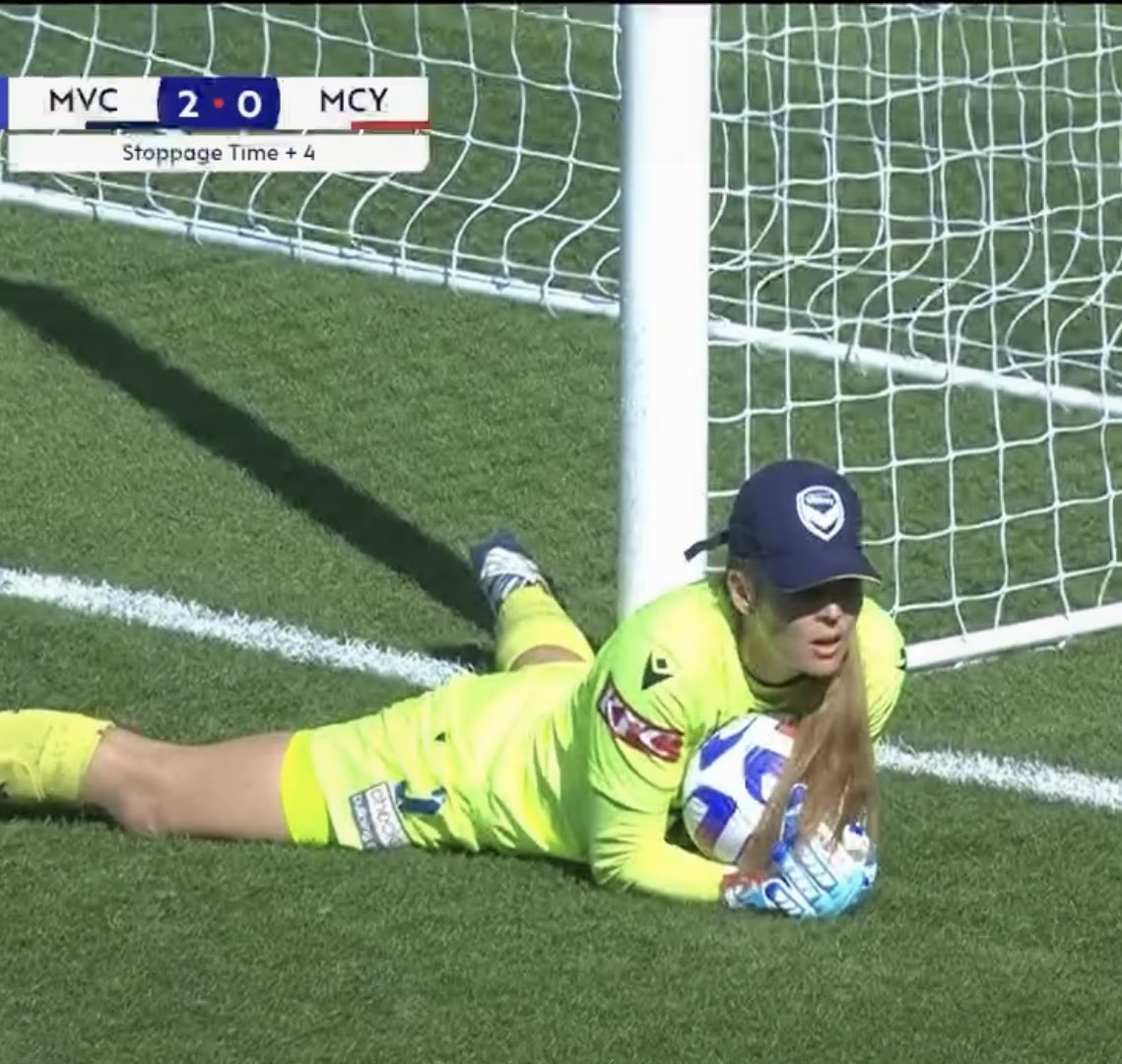 Evan_M_G's tweet photo. enormous respect for a keeper in a cap, enormous respect #MVCvMCY https://t.co/y6BSbFPCpO