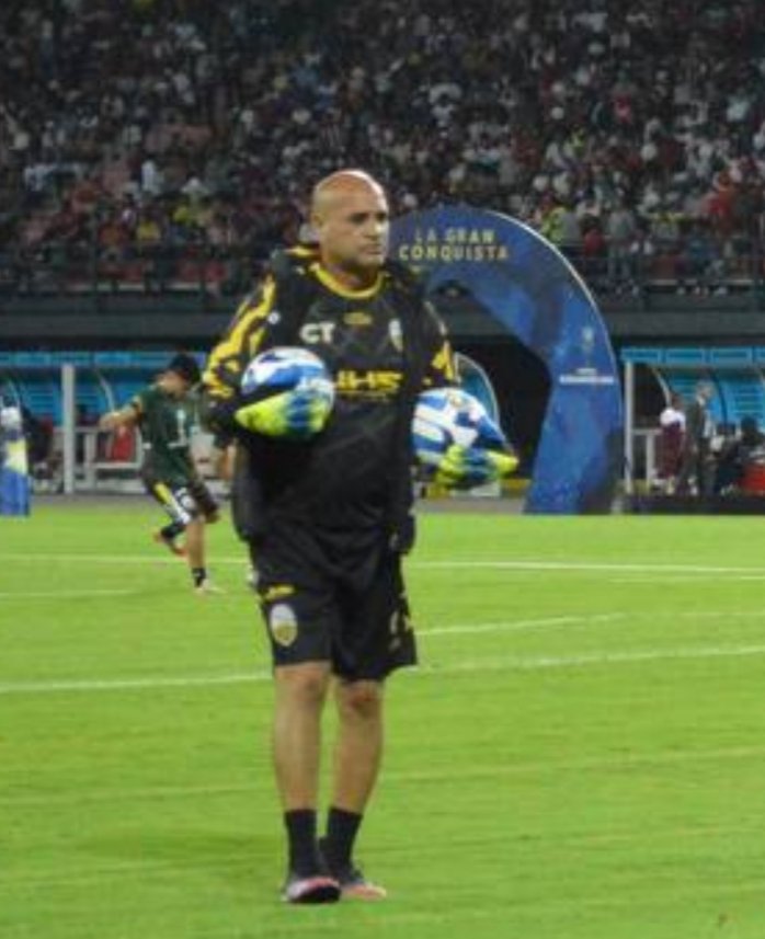 EN 40 AÑOS EN ESTE FUTBOL JAMAS ME HE SENTIDO PERDEDOR...CADA DIA SE TRABAJA PARA GANAR..CERO EXCUSAS..ESTA PLAZA TE EXIGE GANAR..NADIE SE RINDE.