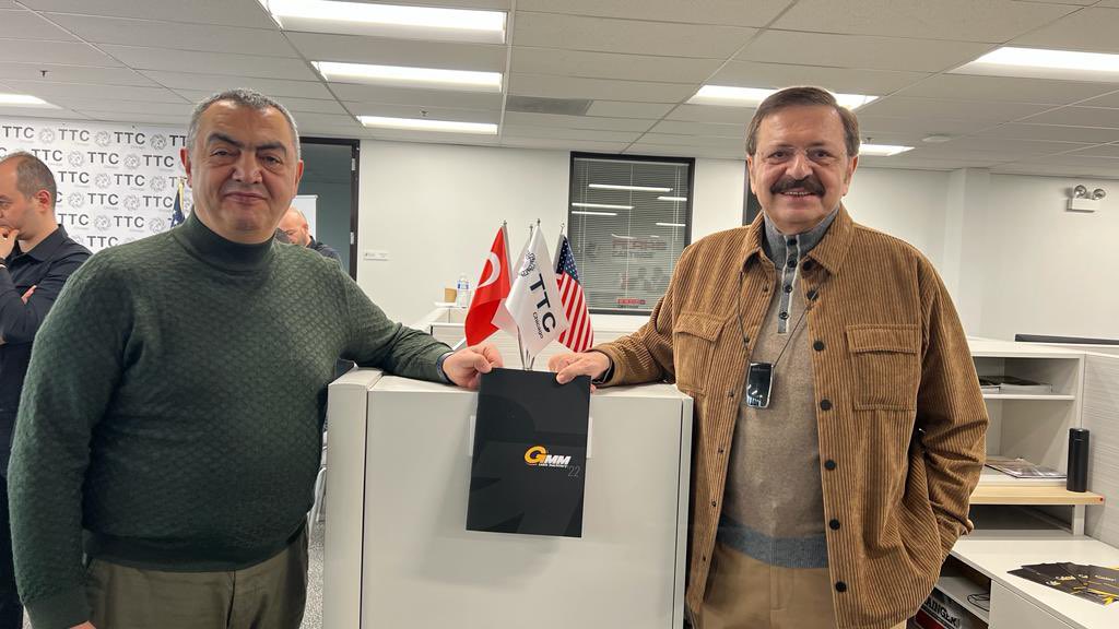 Rifat Hisarcıklıoğlu (@rhisarciklioglu) on Twitter photo Şikago’daki TOBB Ticaret Merkezimizin 2021’de açıldığında ilk üyesi olan ve Amerika pazarına ihracatını her geçen gün artıran GMM Makina ve şirketin ortaklarından Kayseri Sanayi Odası Başkanımız <a href="/mbuyuksimitci/">Mehmet Buyuksimitci</a> kardeşimi kutluyorum. Şikago’daki TOBB Ticaret Merkezimizin 2021’de açıldığında ilk üyesi olan ve Amerika pazarına ihracatını her geçen gün artıran GMM Makina ve şirketin ortaklarından Kayseri Sanayi Odası Başkanımız <a href="/mbuyuksimitci/">Mehmet Buyuksimitci</a> kardeşimi kutluyorum.