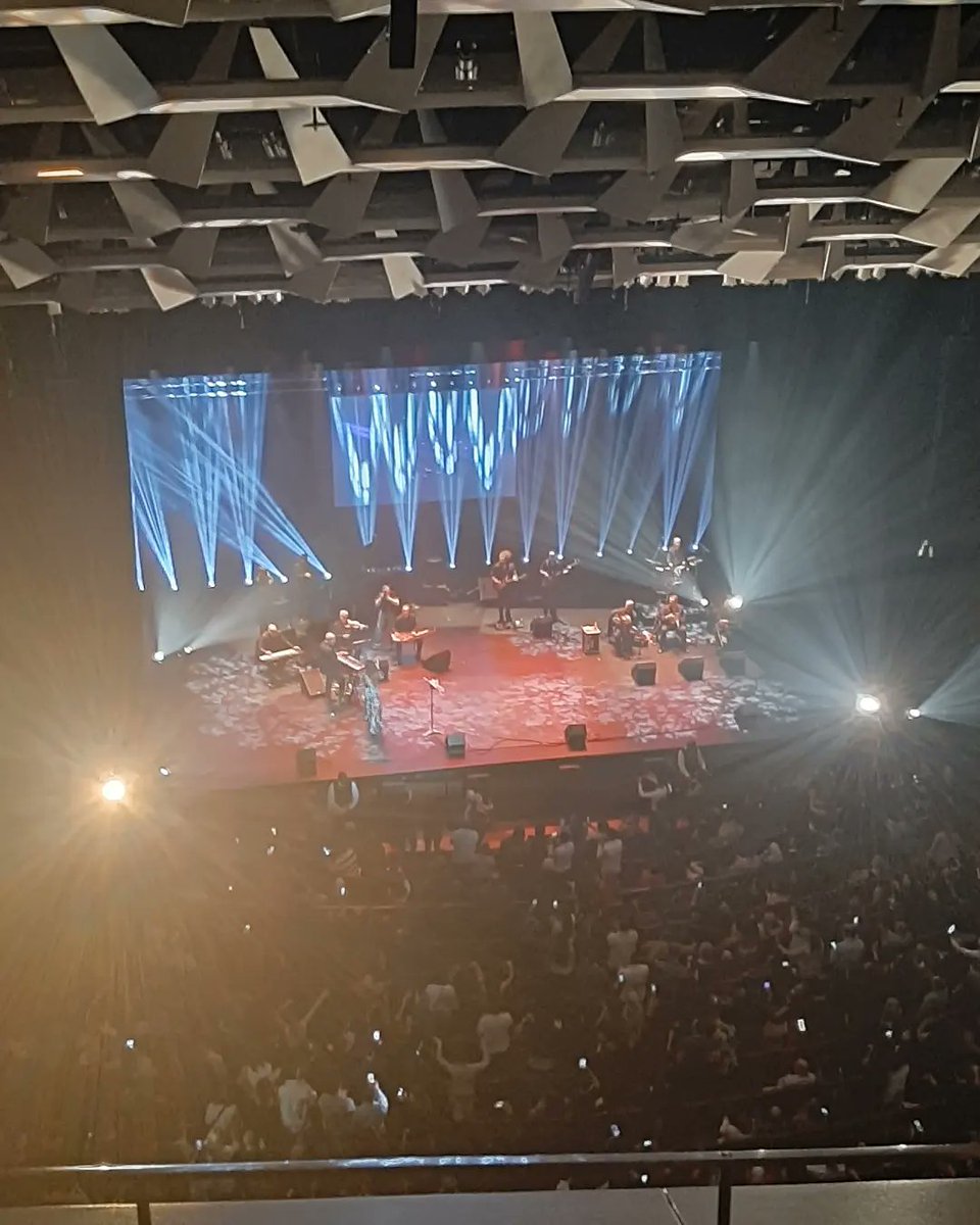 khxvi_'s tweet photo. Nancy Ajram in Montréal. After 3 months of intense work trying my best to enter Nancy crew, we finally made it. I would like to thank @roulanasr1 and Rita for their help. Thank you @jayp_kh for your help and you hard work. A night that I'll never forget.
#نانسي_عجرم
@NancyAjram https://t.co/MNuae06r7S
