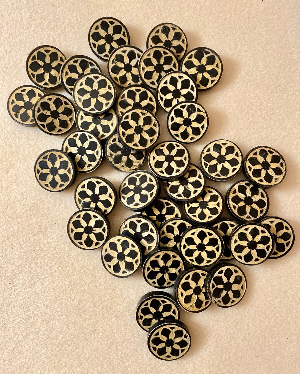 BySupply1's tweet photo. 40 Vintage 25mm round Decorative 2 tone wood buttons Metal Shanks Lot of 40 by BySupply. https://t.co/m3wGJ5q2qS #Etsy #SewingButtons https://t.co/LKi5pgc9nE